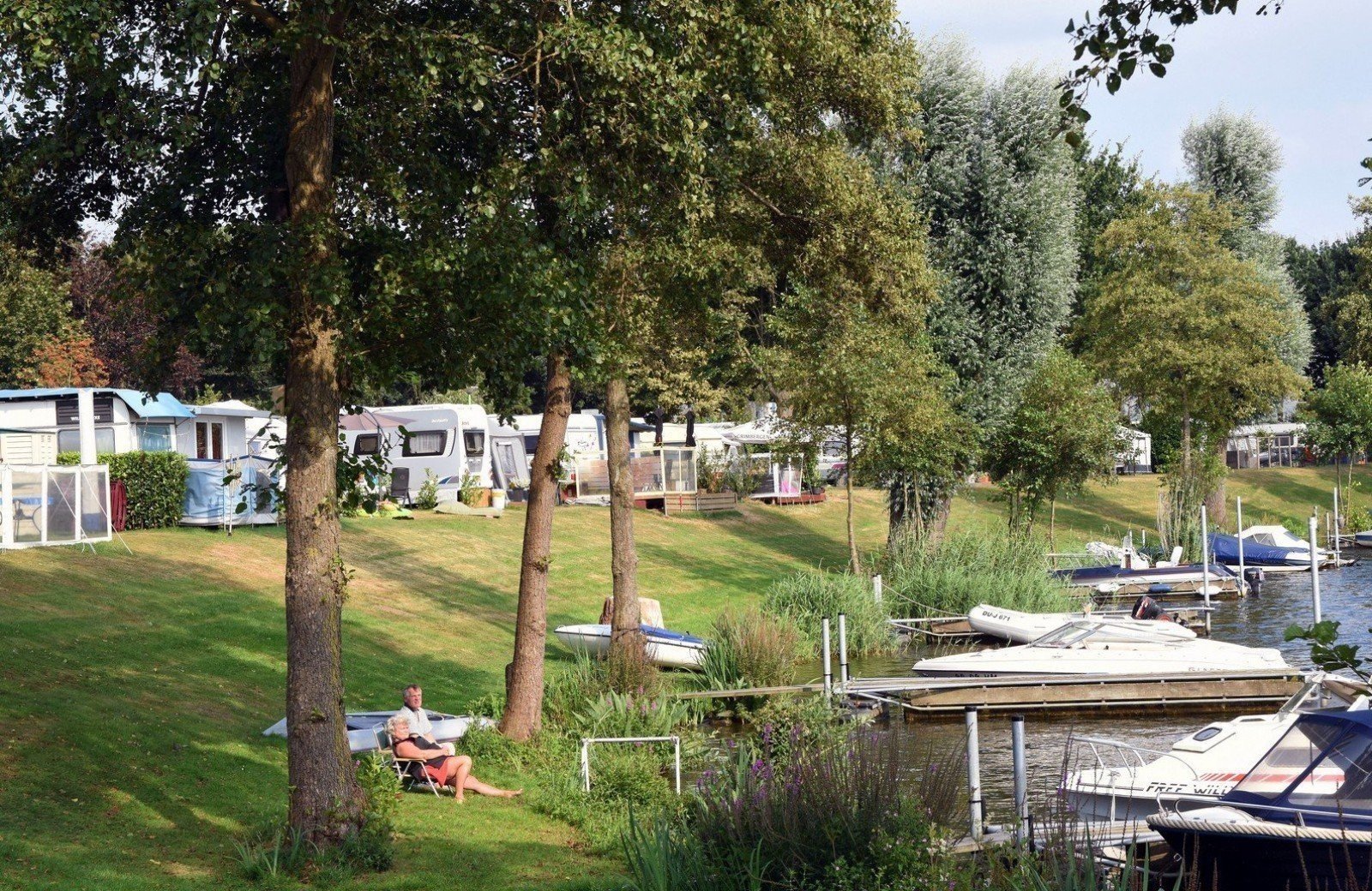 Camping Nijmegen direkt am Wasser