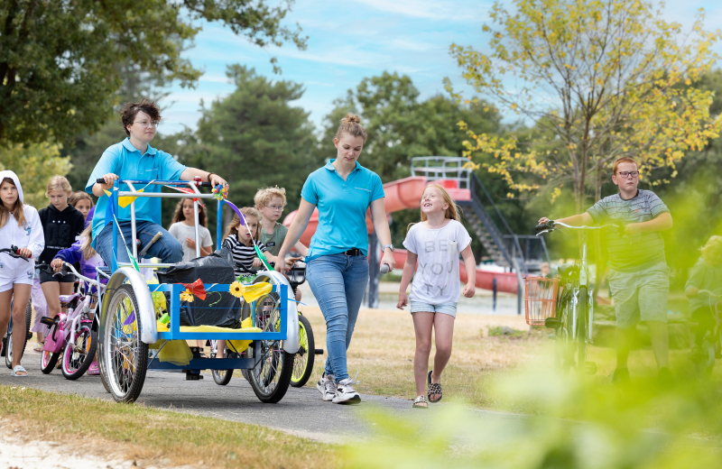 De bergen kindercamping familiecamping