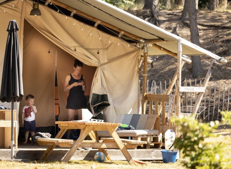 Safarizelt im Ferienpark Holland mit Schwimmbad