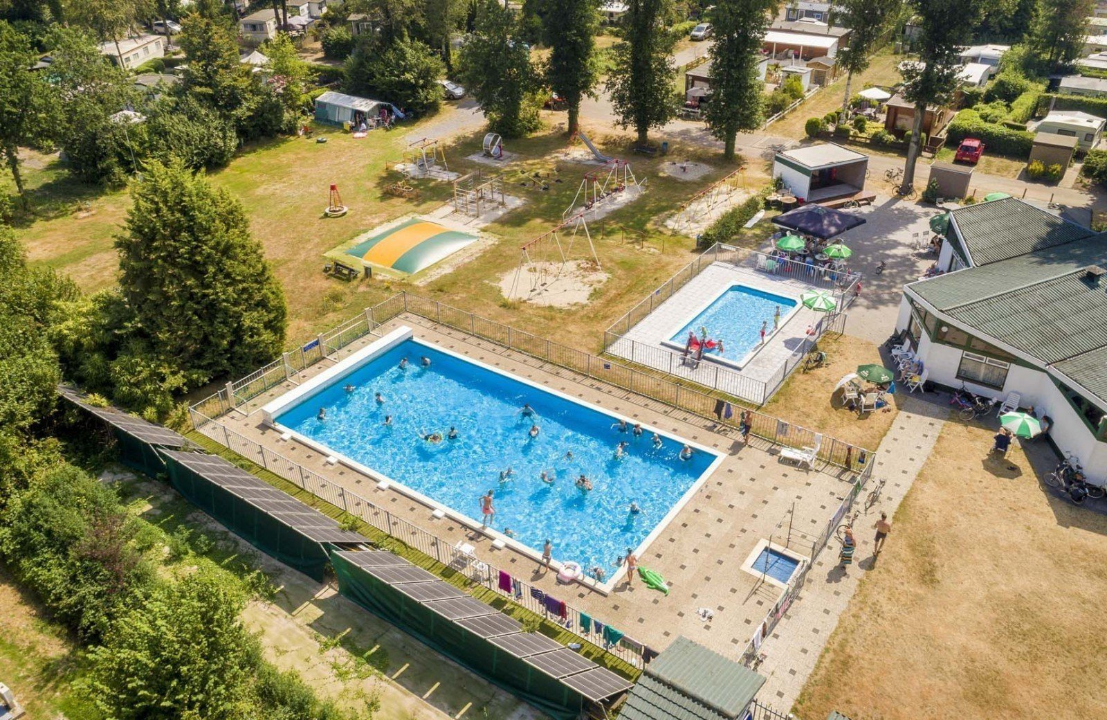 Schwimmbad im Ferienpark bei Eindhoven 