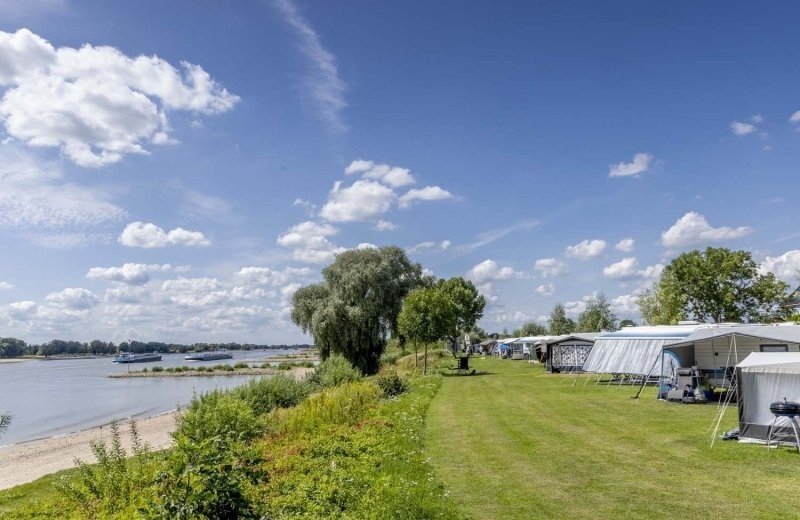 Kampeerplaatsen aan de waal