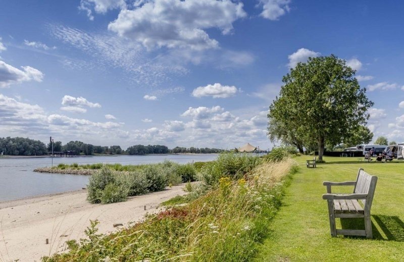 Kamperen aan de waal nijmegen
