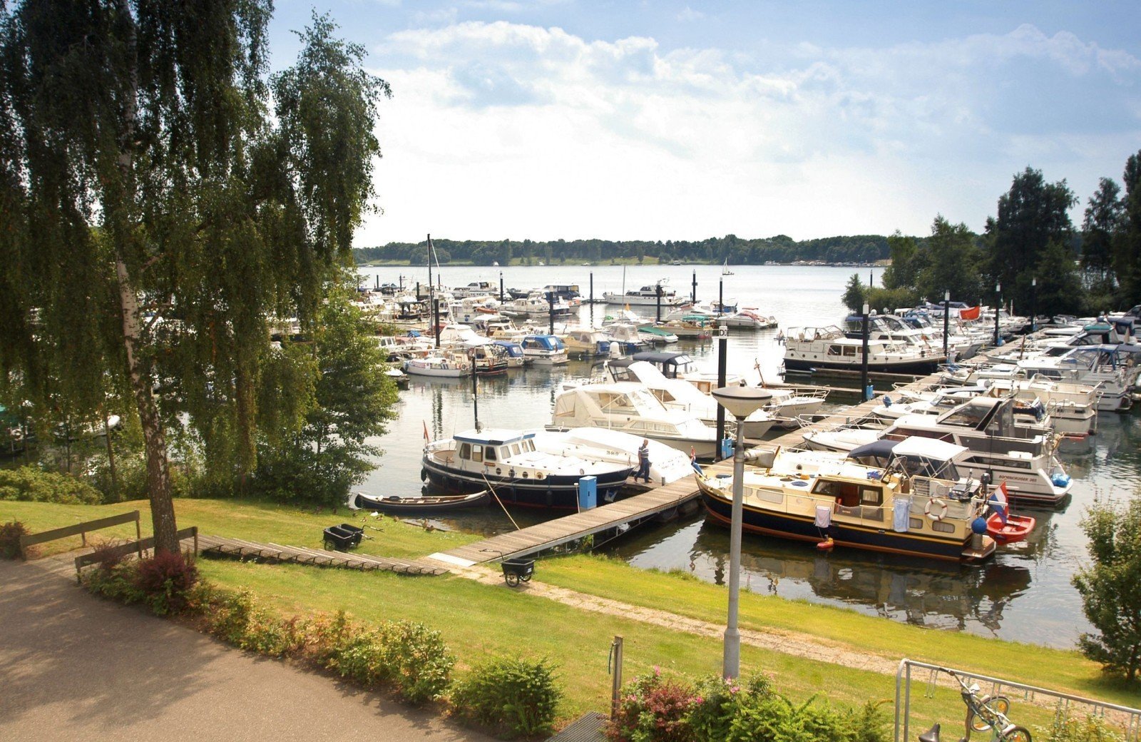 Blick auf den Yachthafen Eldorado Mookerplas